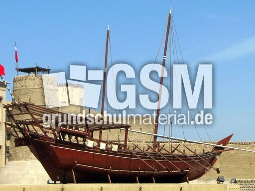 002 Museum, Al-Fahidi Fort mit Dhau.JPG